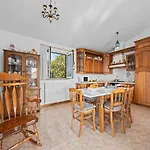 דירה In Near Center